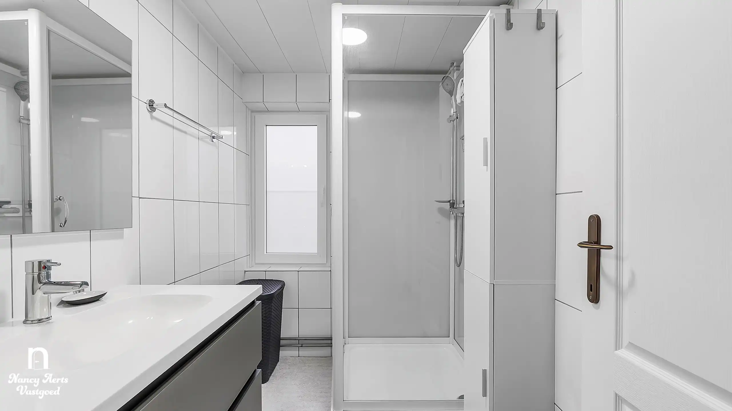 Gerenoveerde woning met 4 slaapkamers, tuin en leefkeuken foto 24