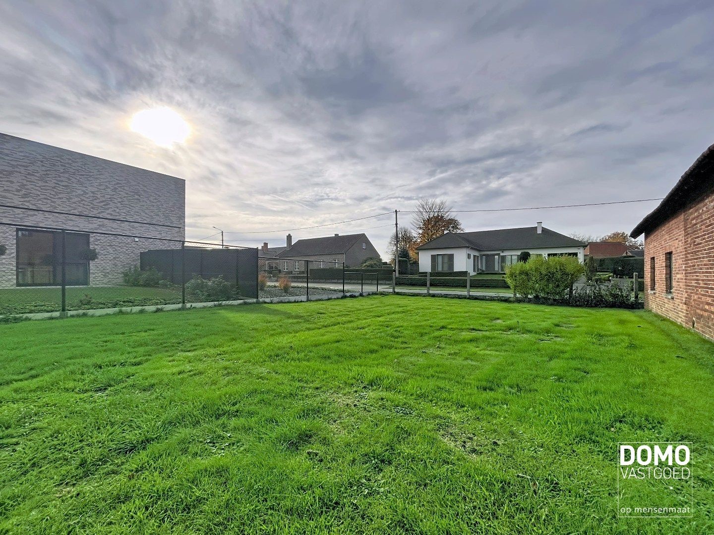 Authentieke open bebouwing met bijgebouwen en renovatiepotentieel in Tuilt-Kuringen foto 2