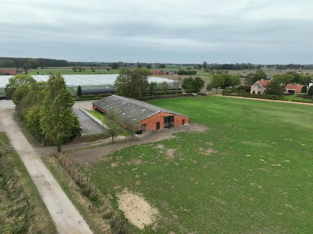 Stalgebouw te Loenhout foto {{pictureIndex}}