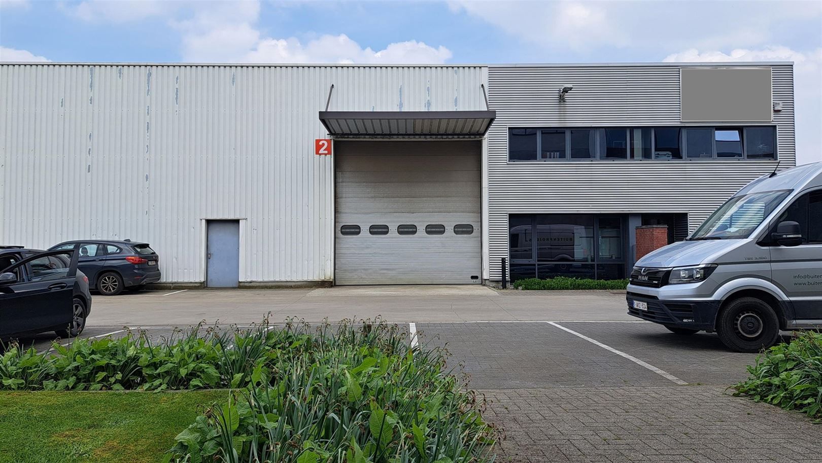 Goed bereikbare kantoren + magazijn foto {{pictureIndex}}