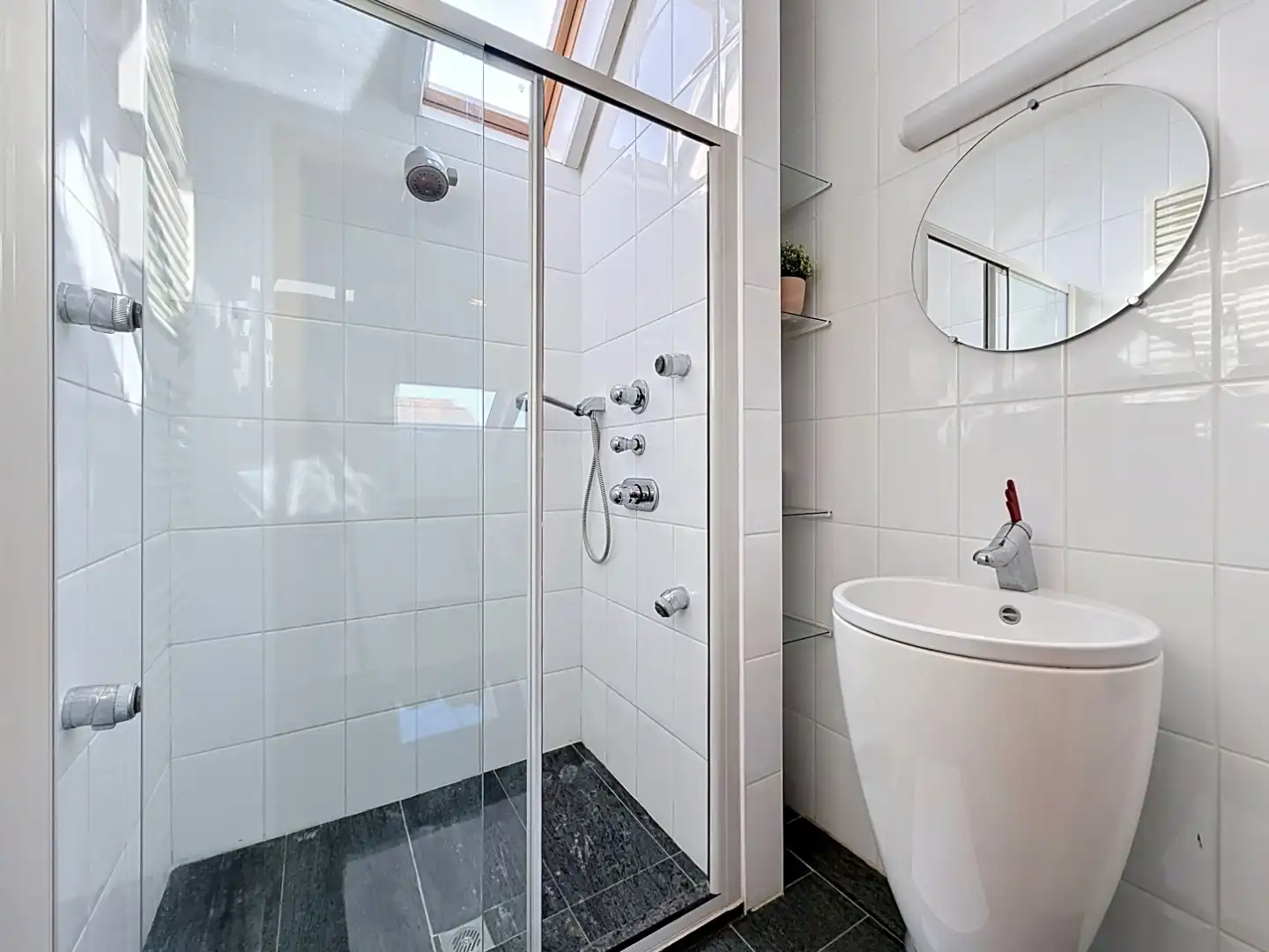 Unieke penthouse met vier terrassen en frontaal zeezicht te Sint-André (Oostduinkerke) foto 13