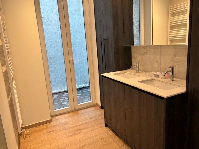 Stijlvol gerenoveerd gelijkvloersappartement foto 7