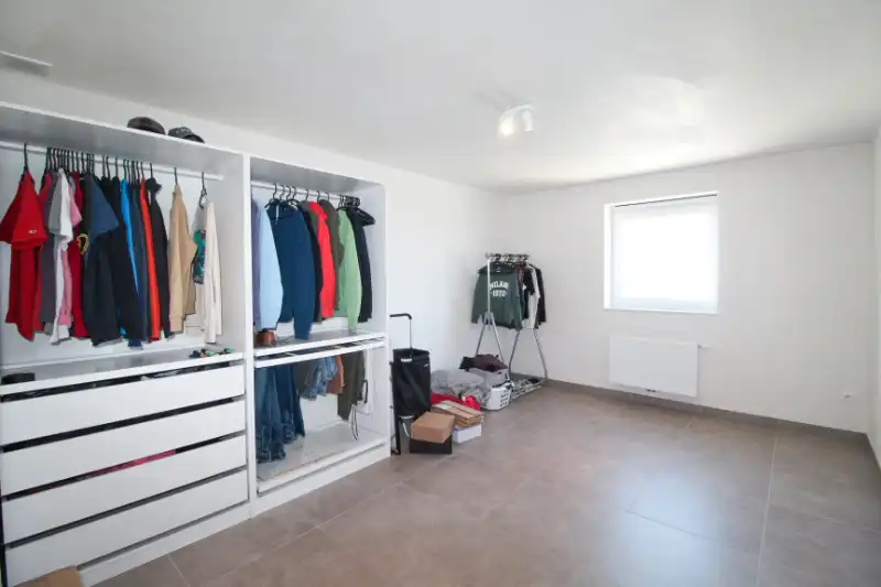 Recente woning op boogscheut van Roeselare te huur foto 9