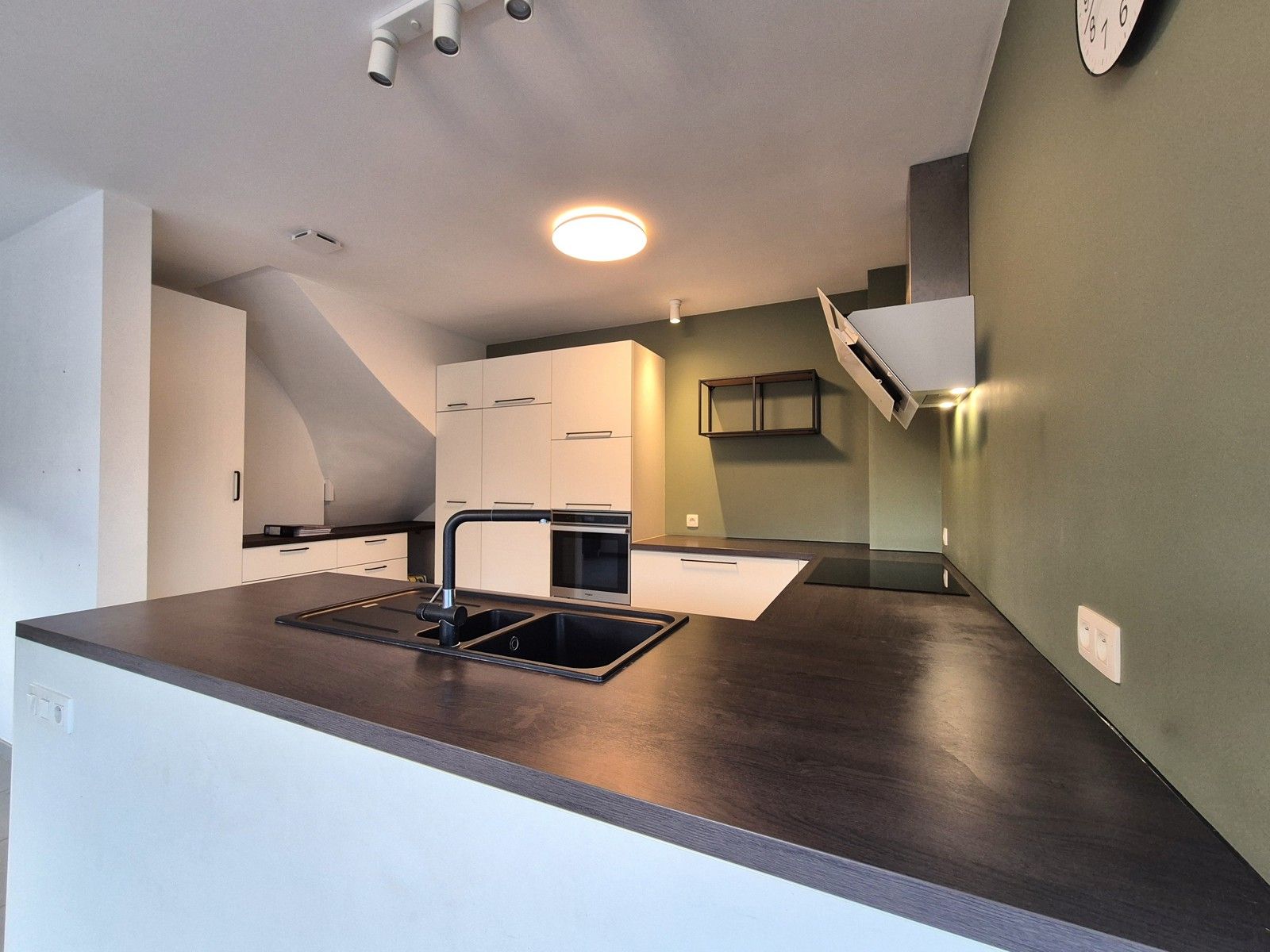 Recente halfopen woning E-peil 15! tot 5 slaapkamers aan 2% foto 9