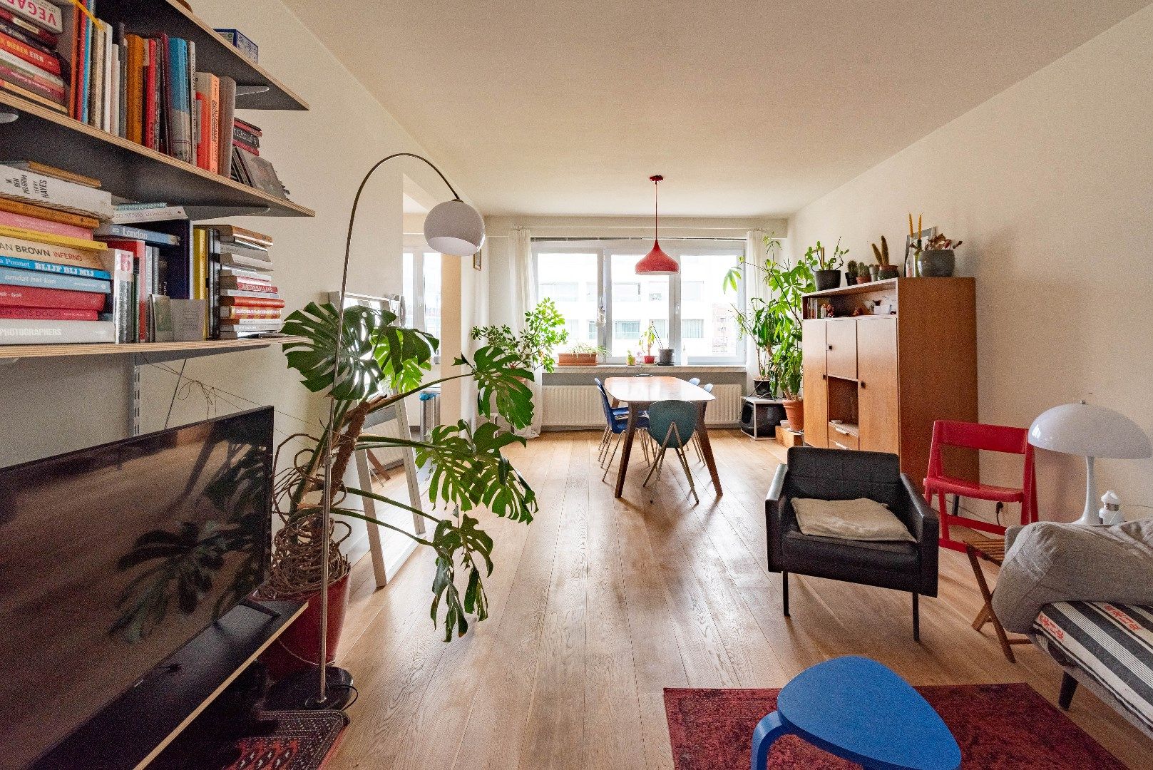 Ruim en licht 2-slaapkamerappartement op toplocatie in Antwerpen foto {{pictureIndex}}