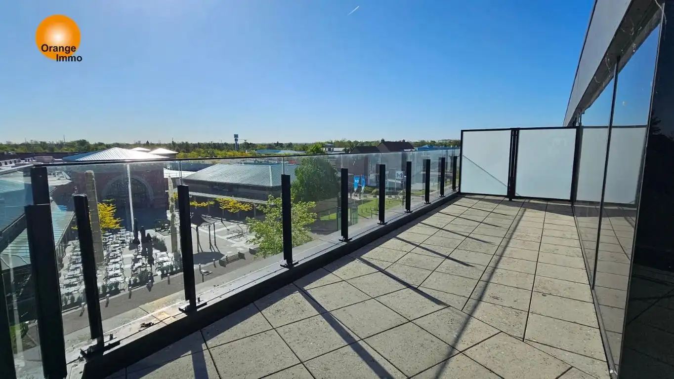 Nieuwbouwappartement met één slaapkamer gelegen in het commercieel en bruisend centrum van Eisden. Een appartement voor wie wil wonen in een gezellig en comfortabel complex voorzien van tal van faciliteiten. foto 2