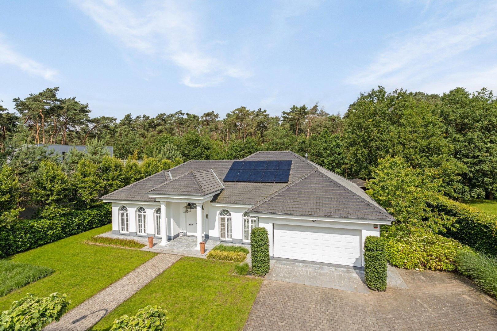 Ruim ingedeeld villa met zwembad in de Europawijk. foto 1