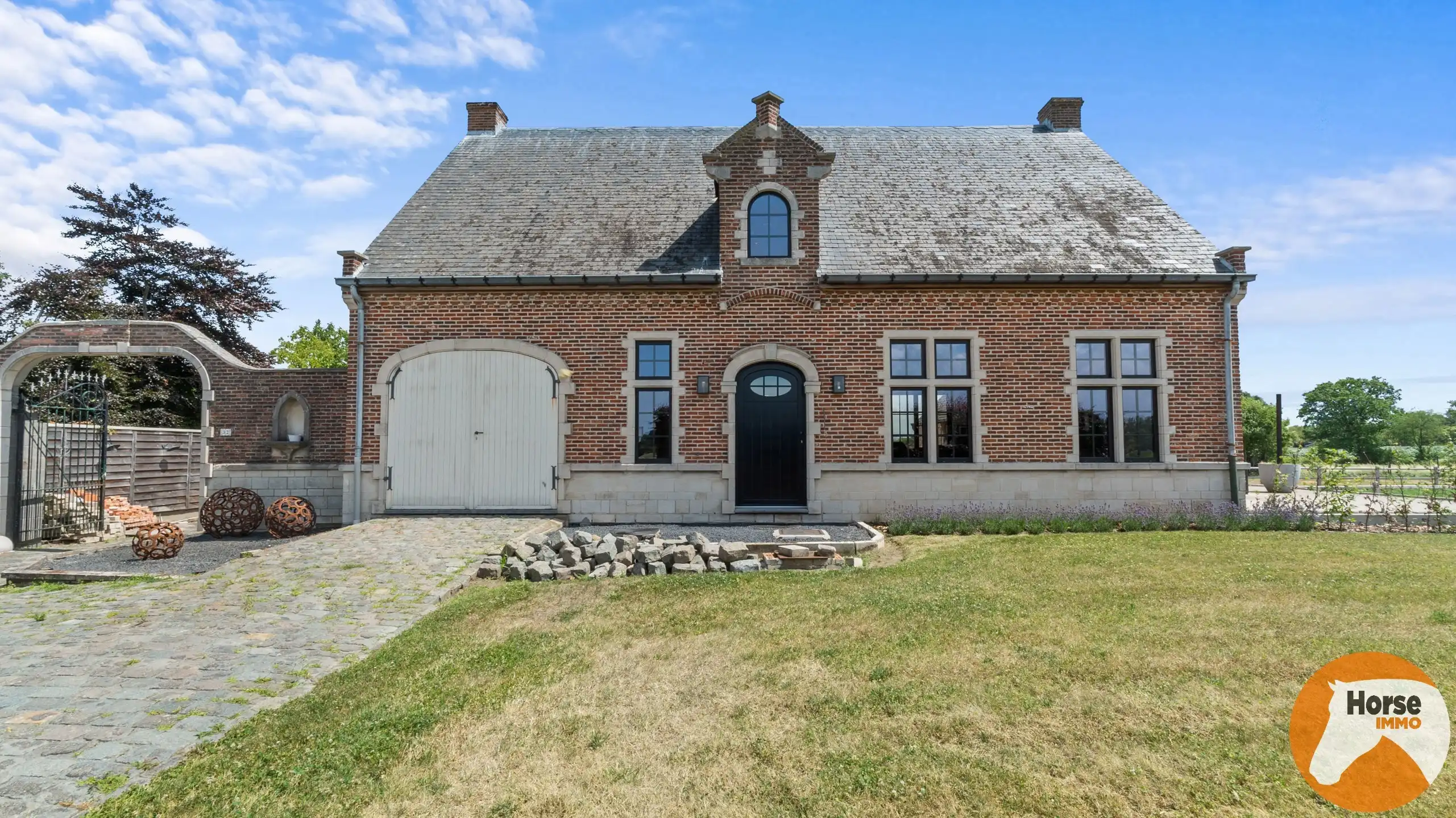 Hoofdfoto van de publicatie: PUTTE - Instapklare woning en polyvalent bijgebouw op 60are