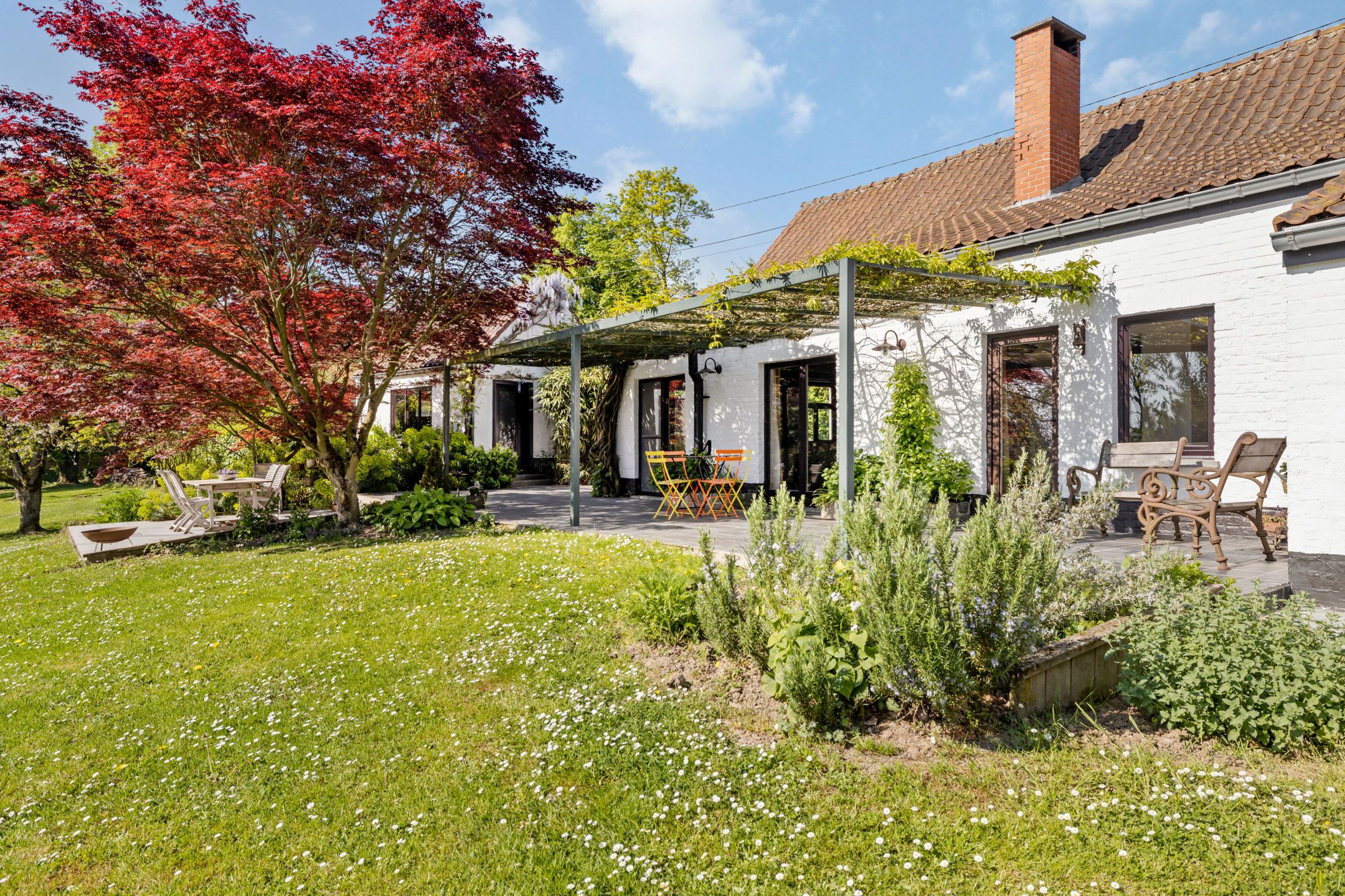 Met smaak gerenoveerde landelijke woning op +/- 63a foto 24