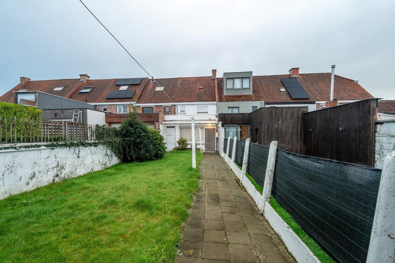 Hoofdfoto van de publicatie:  charmante woning in Rumbeke, met 3 slpkmrs, en uitweg/garage van 40 m²