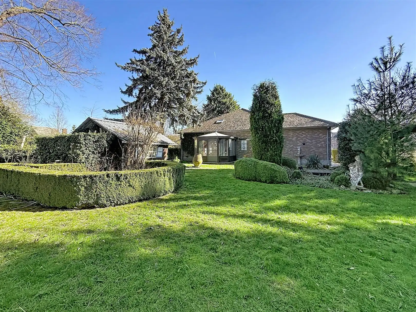 Op te frissen villa, 3/4 slpks + zolder, tuin en garages foto 36