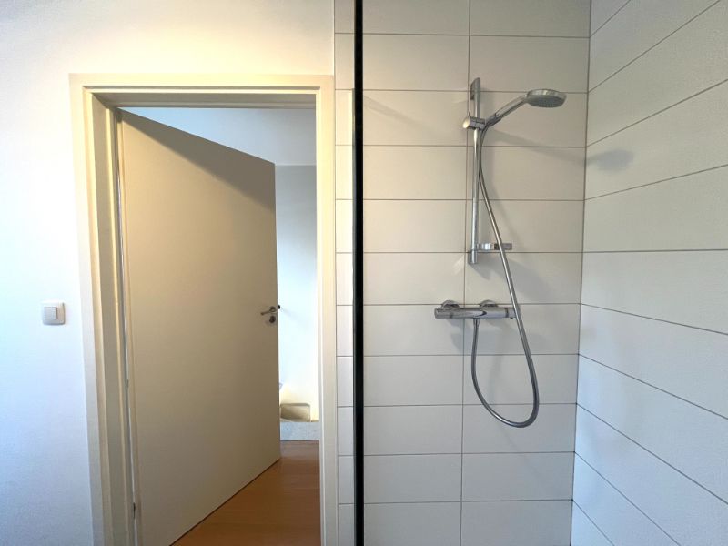 GERENOVEERD DUPLEXAPPARTEMENT TE HUUR MET 3 SLAAPKAMERS foto 12