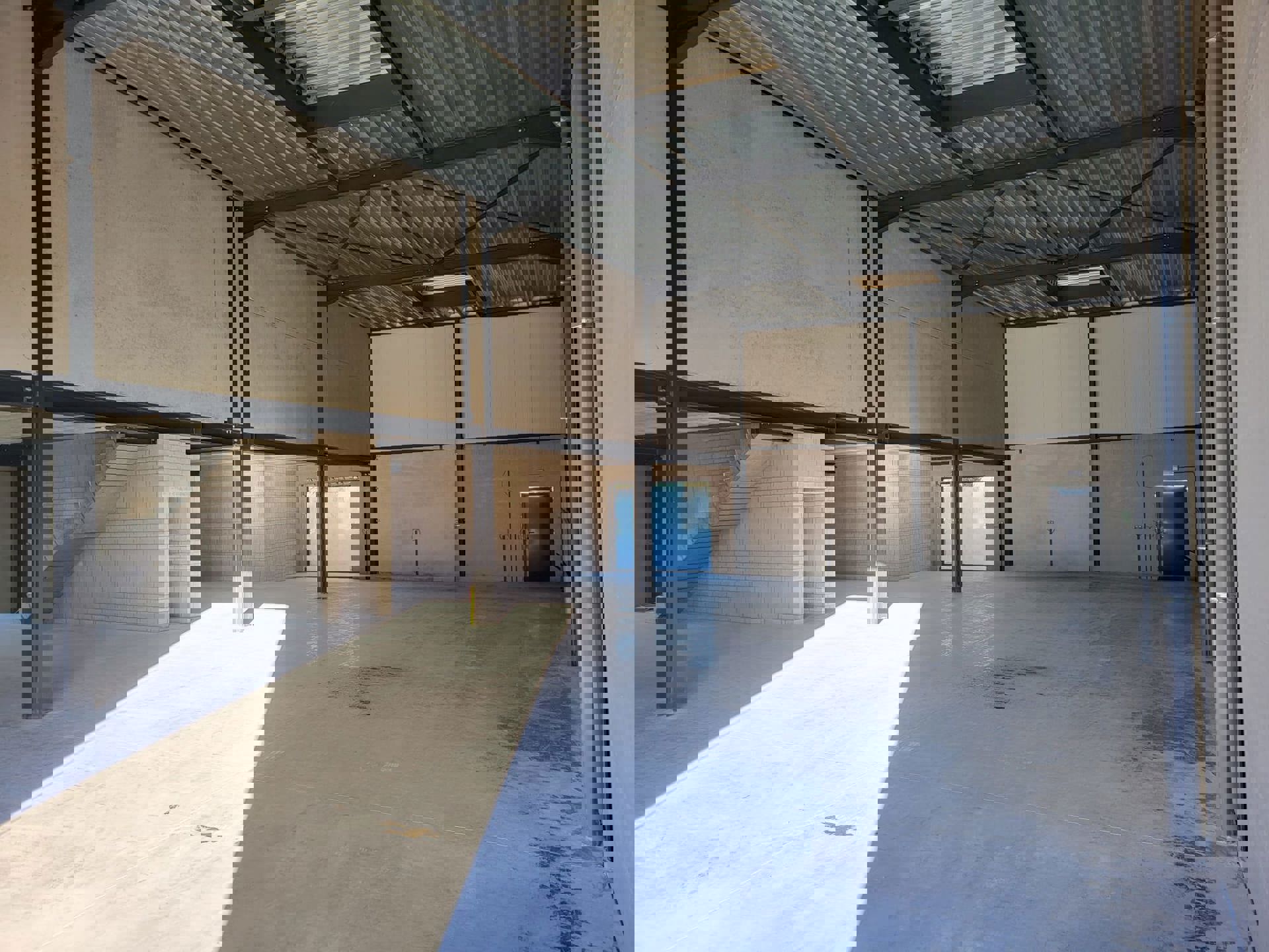 TE KOOP/HUUR Zonhoven: hal met kantoor, showroom en woning foto 3