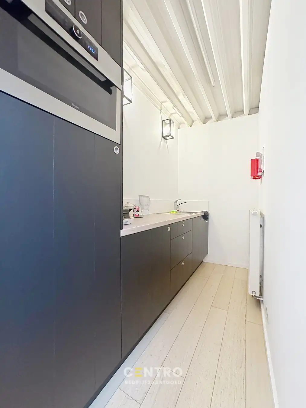 Instapklaar HANDELSPAND te koop met MAGAZIJN (stockage of parkeerplaatsen) en ruim APPARTEMENT (3 slpkms) langs dé Maalse Steenweg te Brugge (Sint-Kruis) foto 12