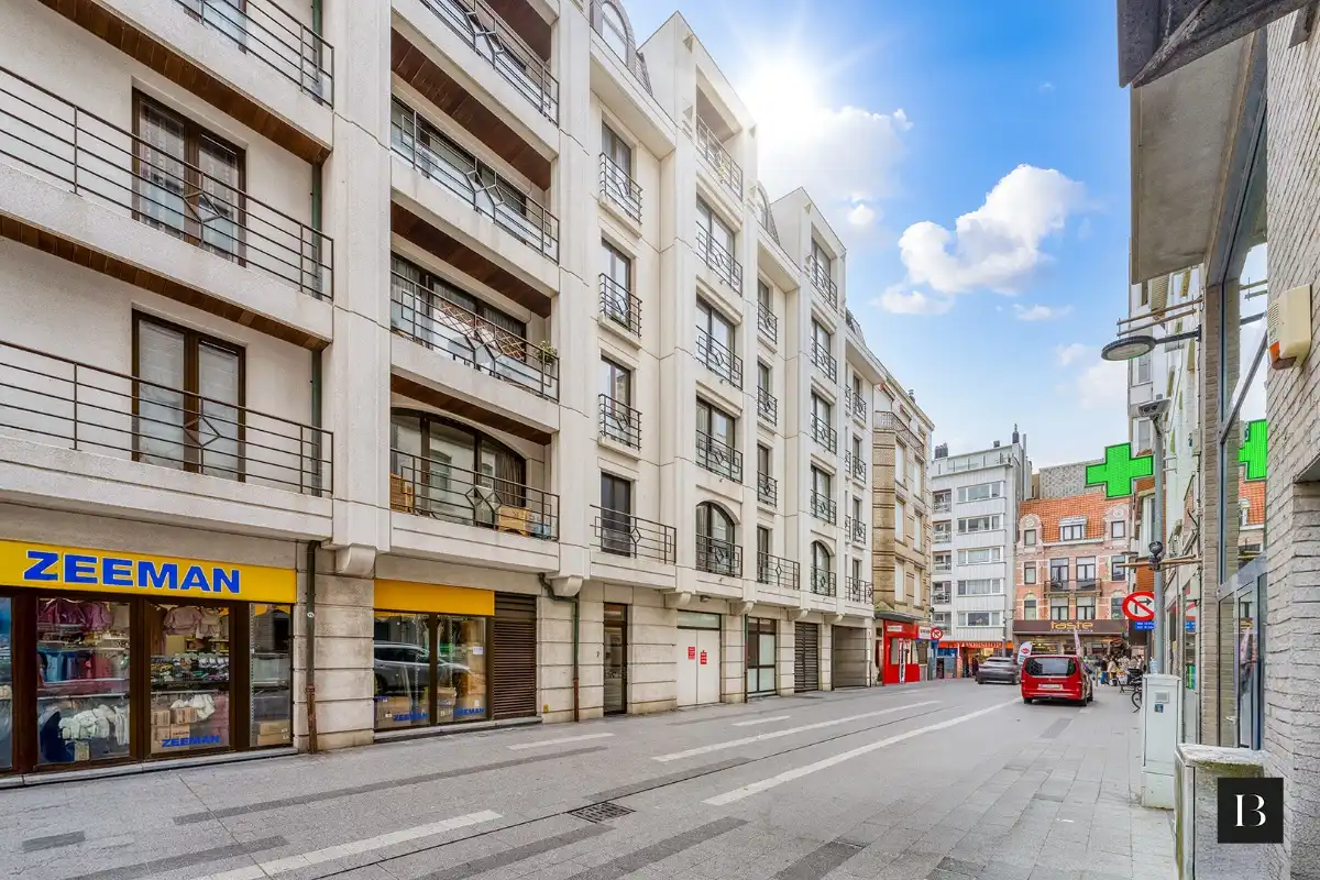 Ruim, lichtrijk appartement in het centrum van Blankenberge foto {{pictureIndex}}