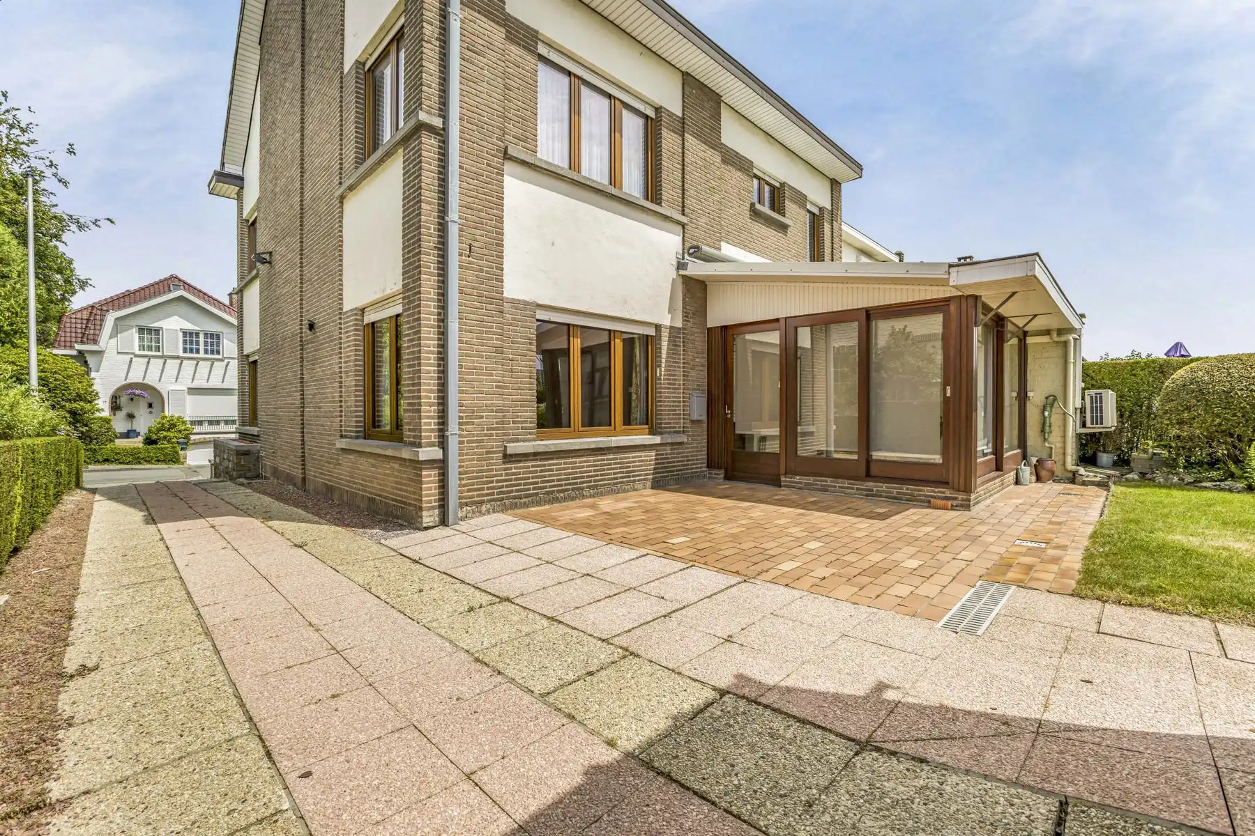 Goed onderhouden woning met garage en leuke tuin foto 6