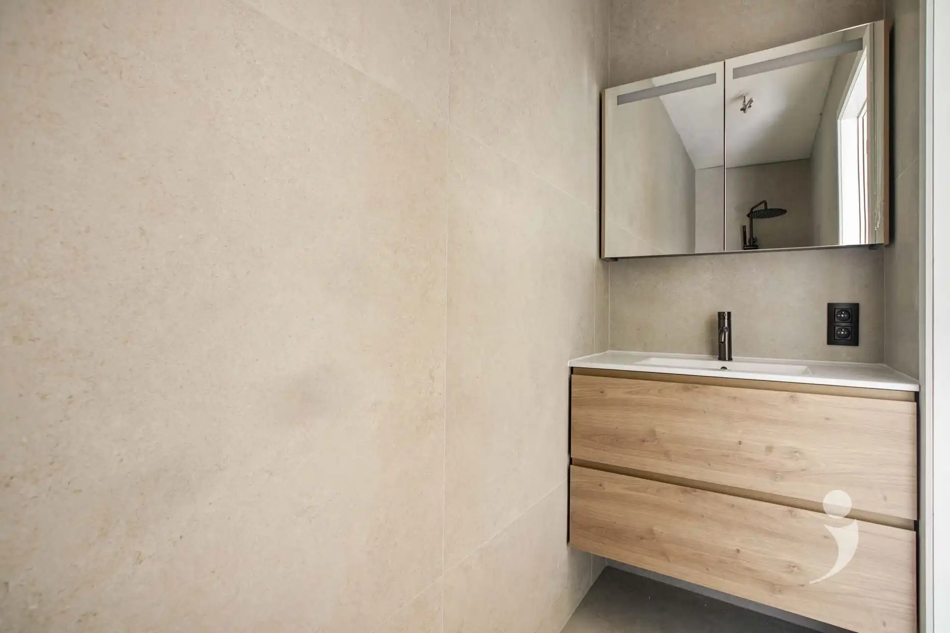 Knappe nieuwbouw woning op een rustige locatie!  foto 14