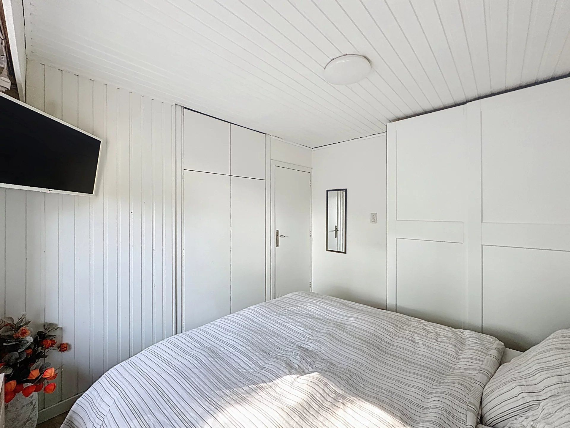 Gelijkvloerse woning op ruim perceel (8 are) in landelijke omgeving. foto 12