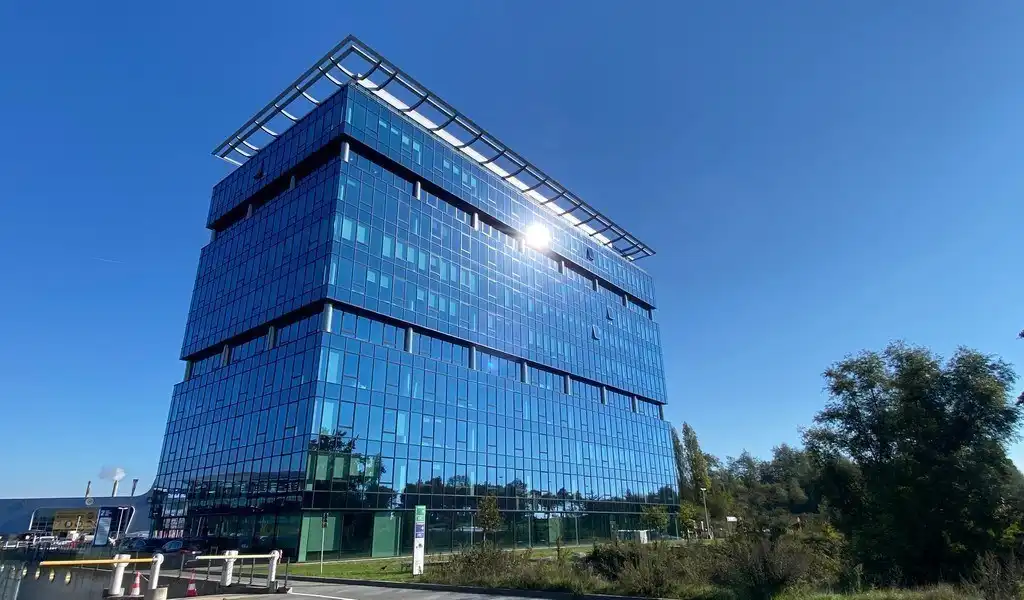 Energiezuinige kantoren in kantoorproject Blue Towers in Gent foto {{pictureIndex}}