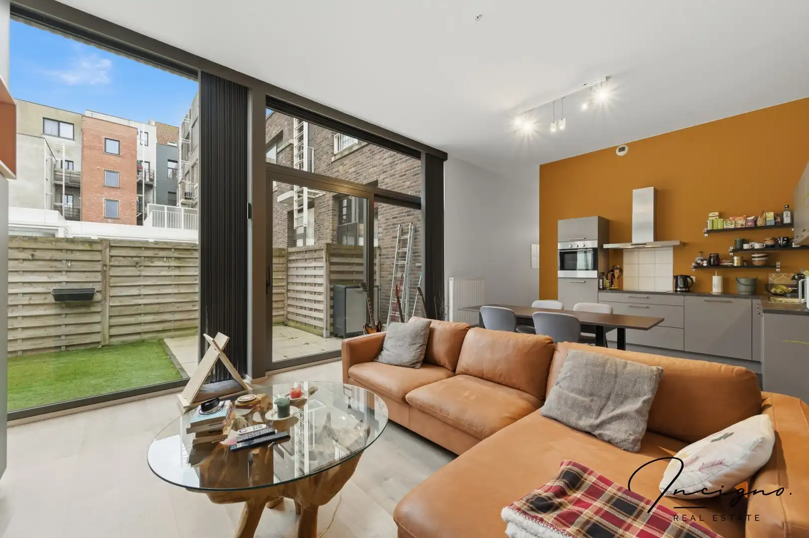 Gelijksvloers loft-appartement met tuinterras foto 3