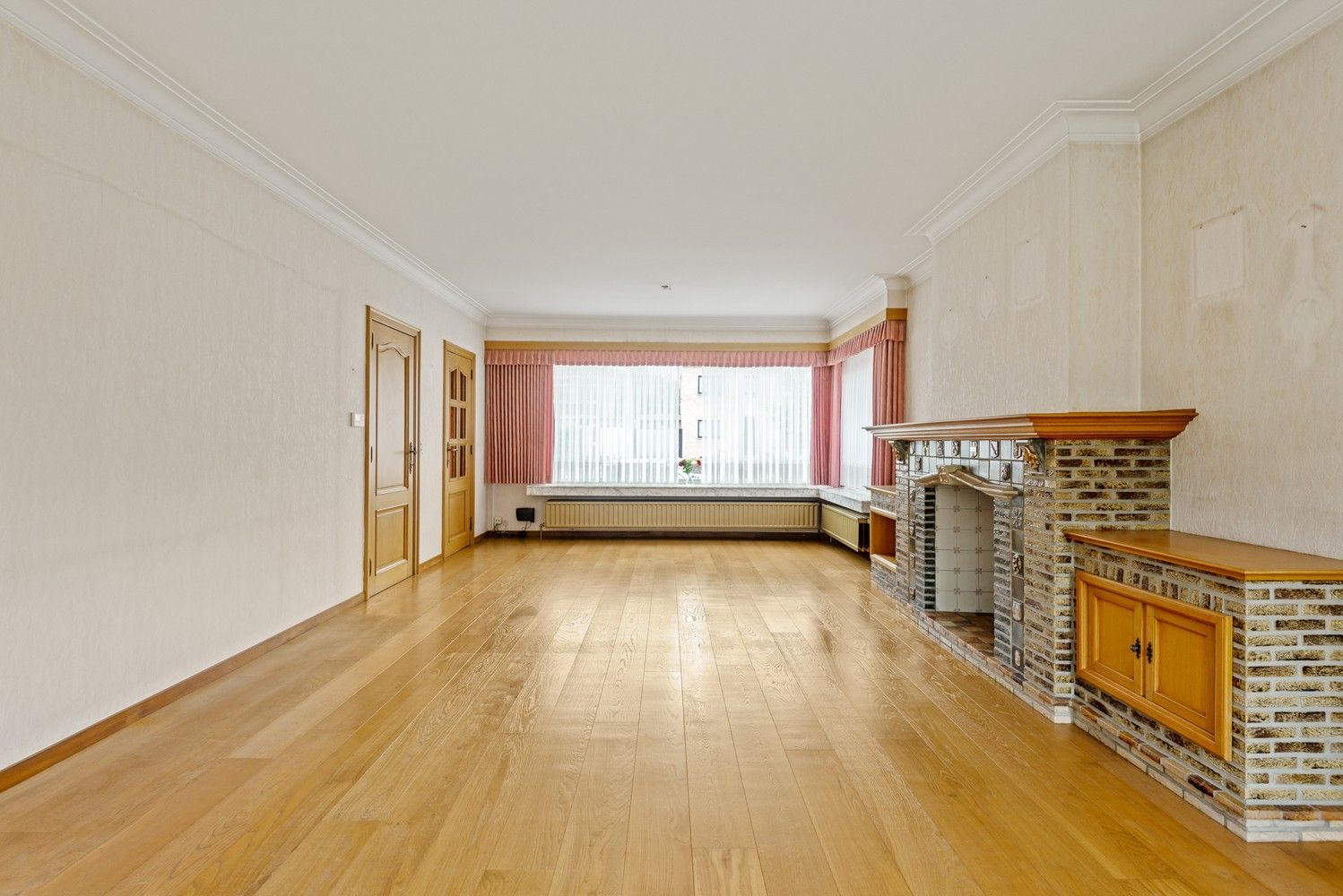 Te renoveren laagbouwwoning op een ruim perceel van 909m² in Emblem! foto 4