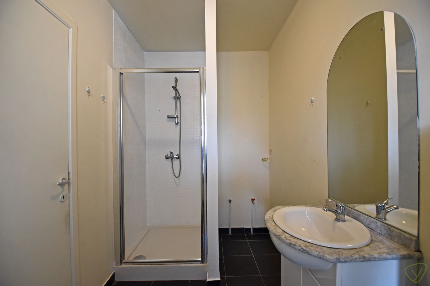 Charmant startersappartement nabij de Markt van Eeklo! foto 6