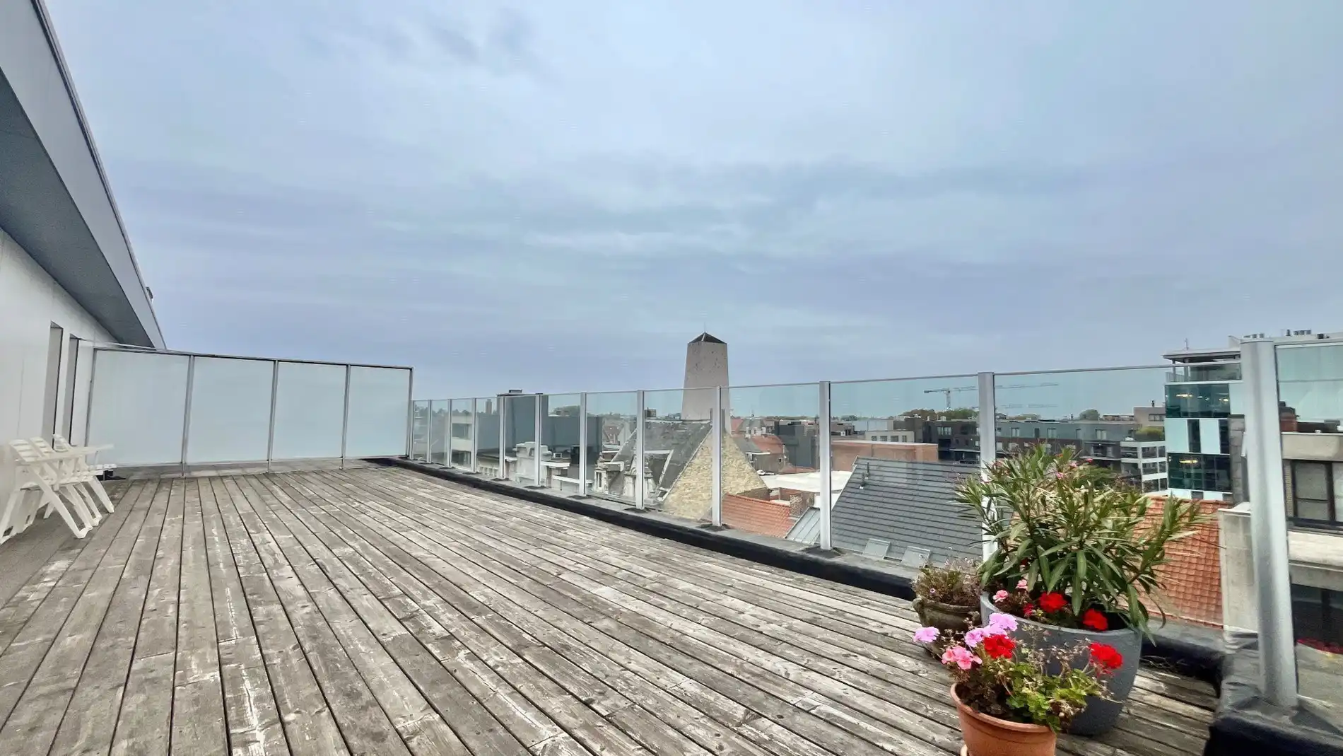 Groot appartement van 96m² met 95 m² terras foto 4