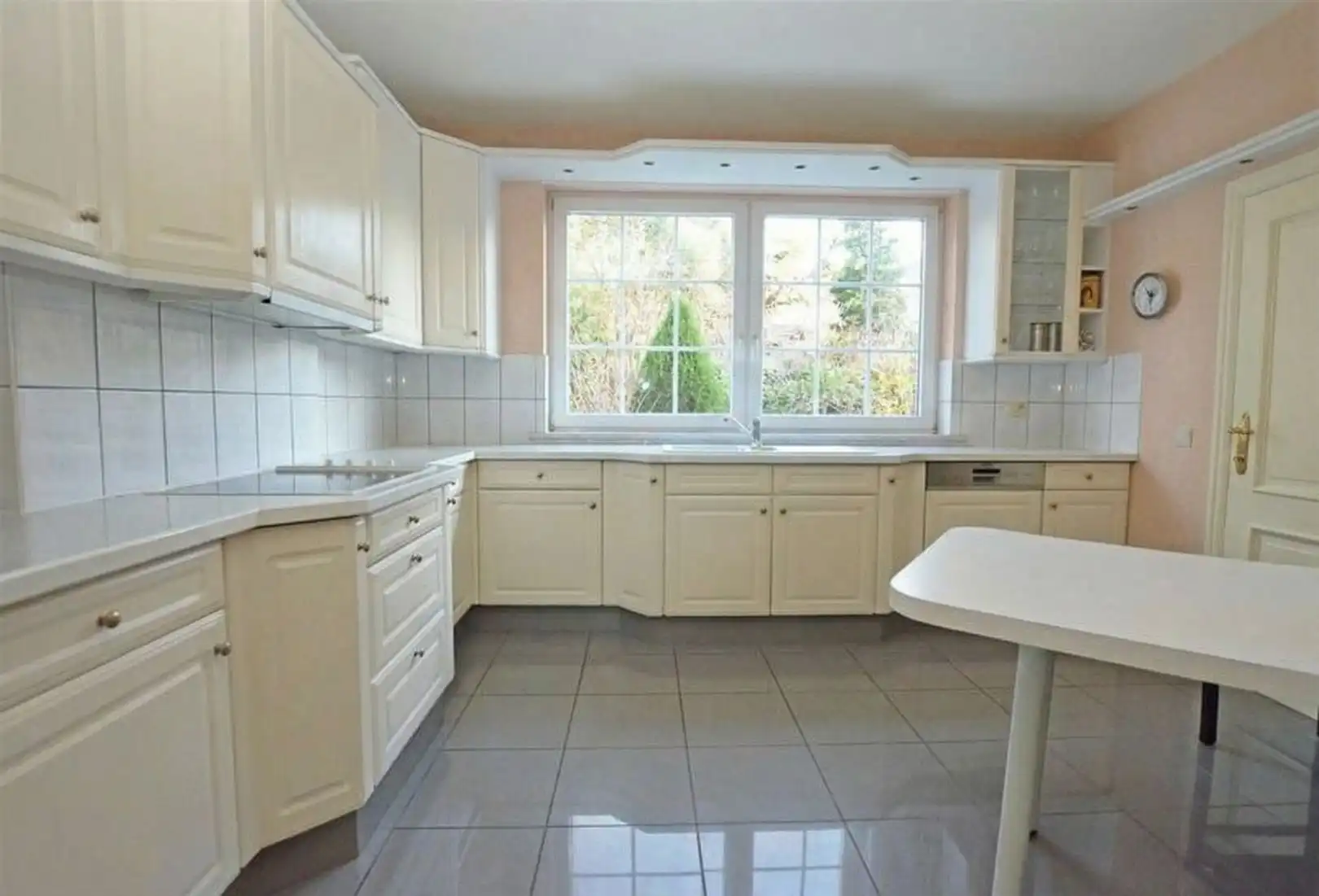 Tijdloze residentiële villa in doodlopende straat foto 10