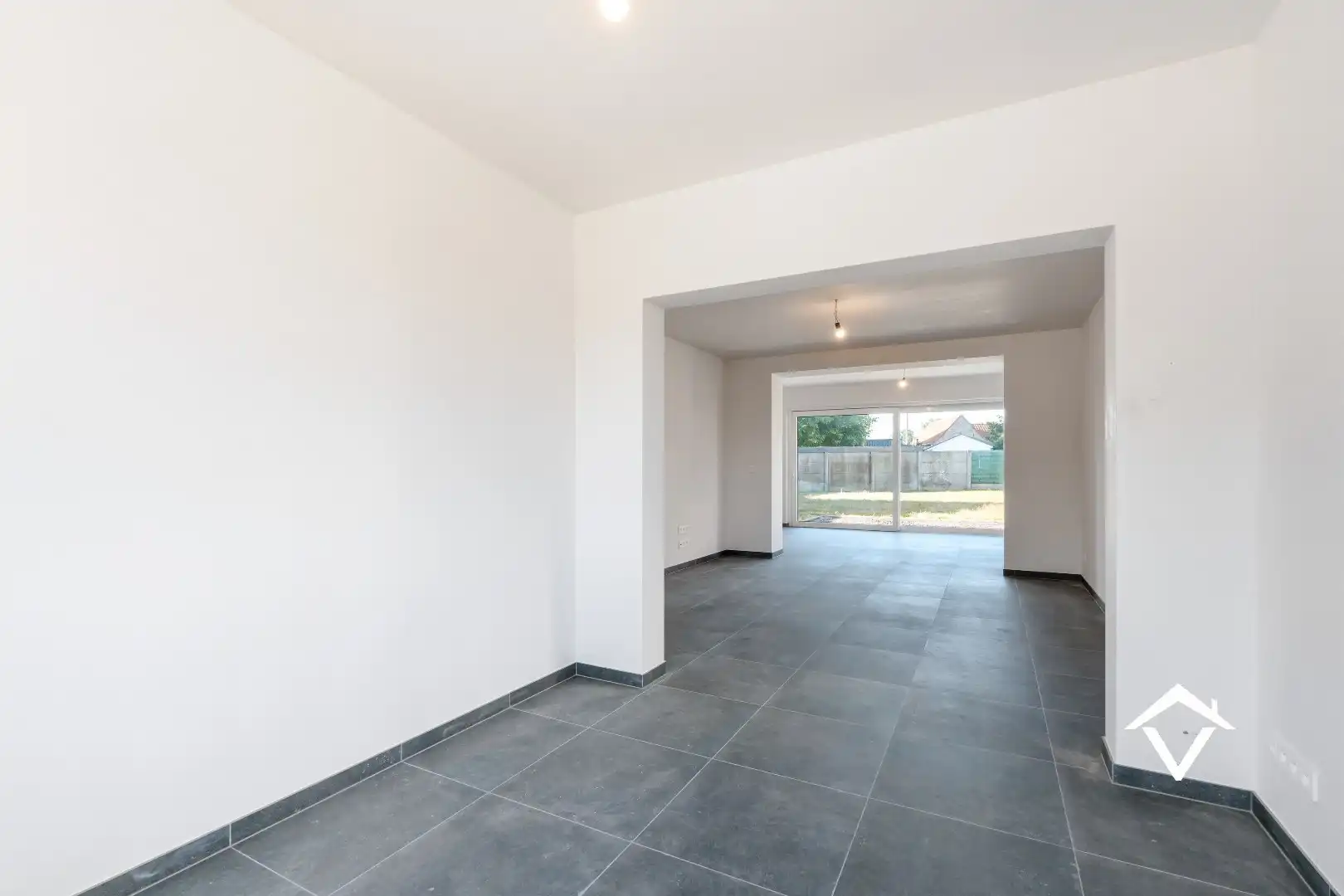Ruime, energiezuinige gezinswoning met 6 slaapkamers, carport en zuidgerichte tuin foto 4