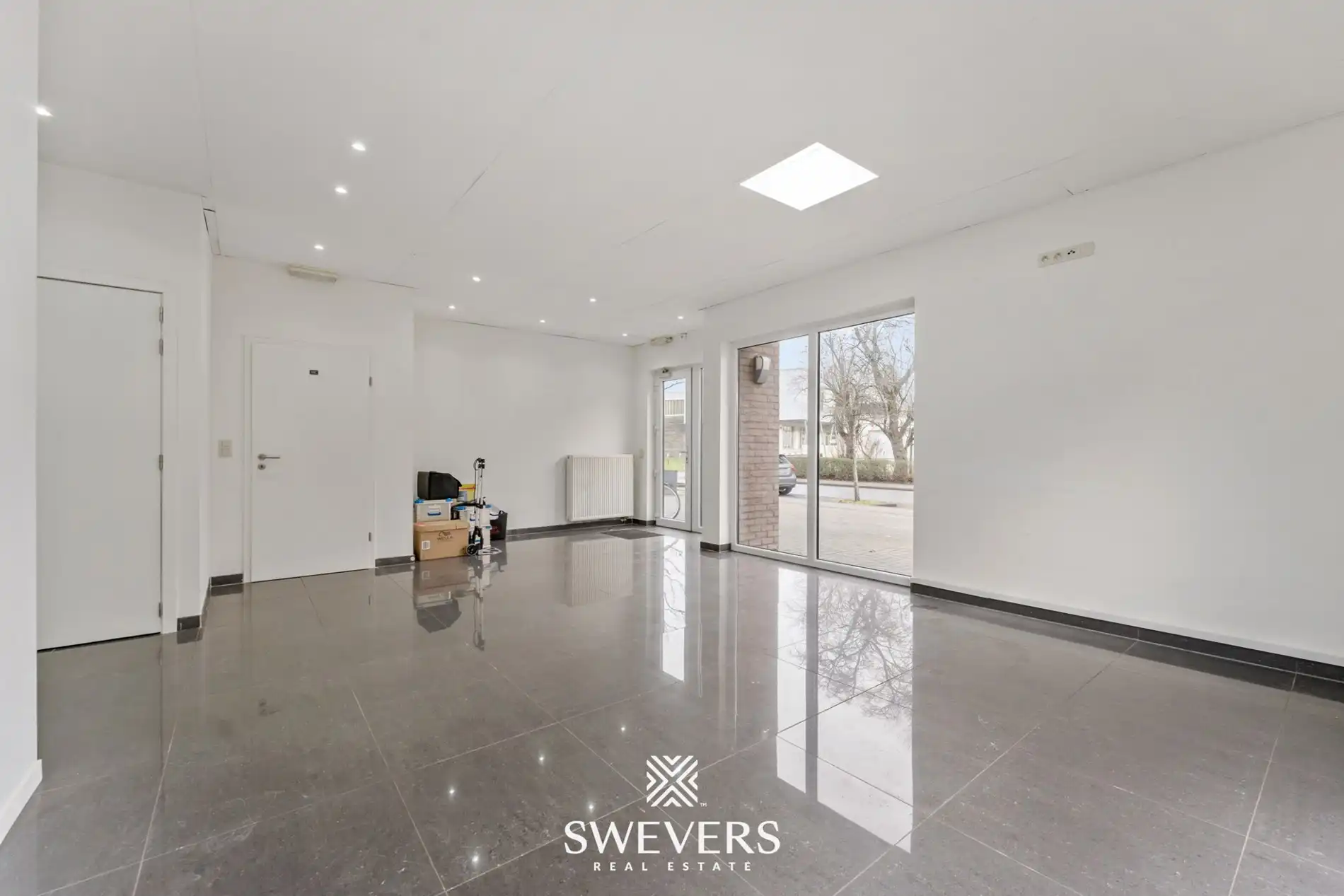 Instapklaar handelspand op toplocatie in Heusden-Zolder foto 4