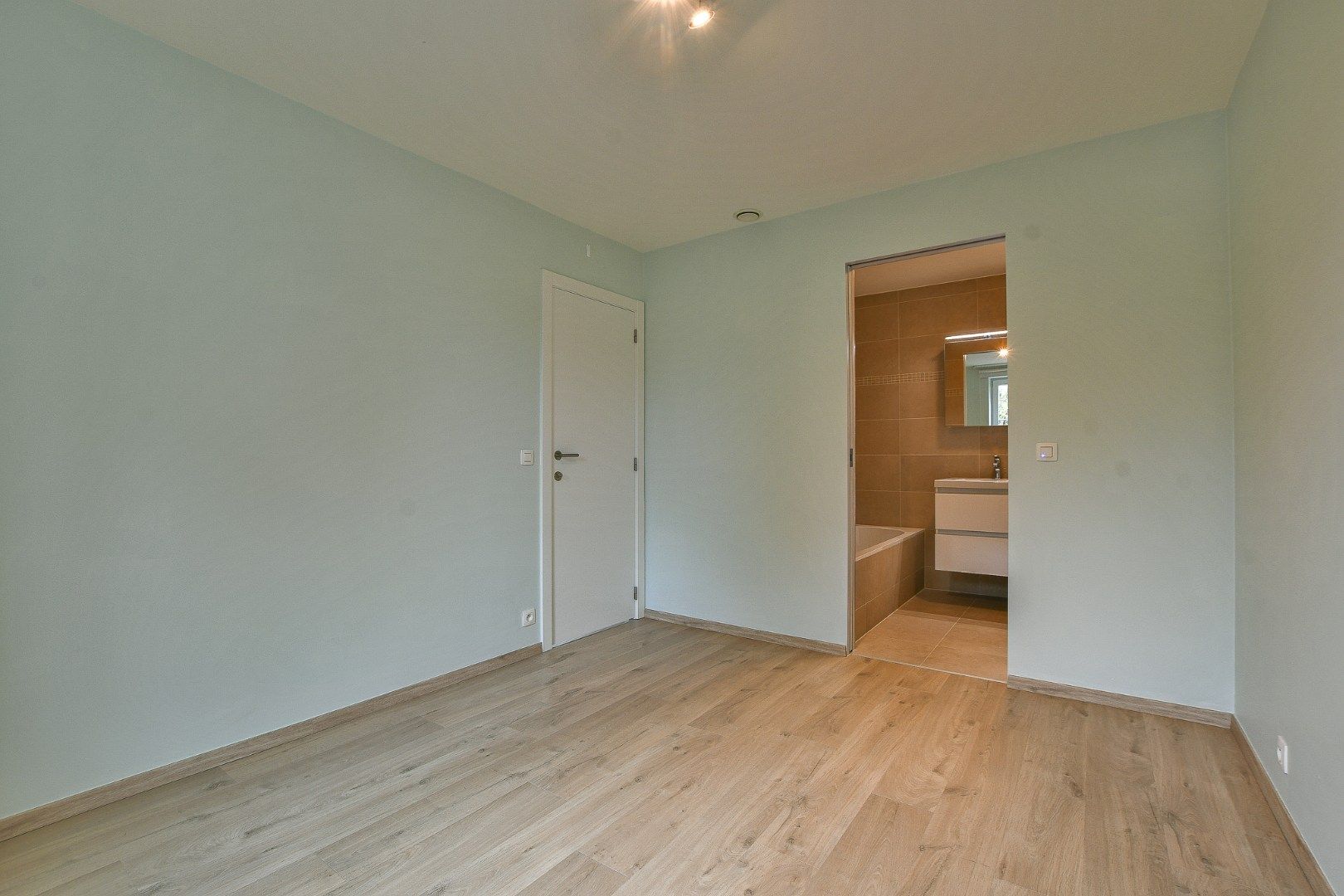 Gelijkvloers 2-slaapkamerappartement in recente residentie 'Royal Golf Garden' te De Haan - Vosseslag foto 14