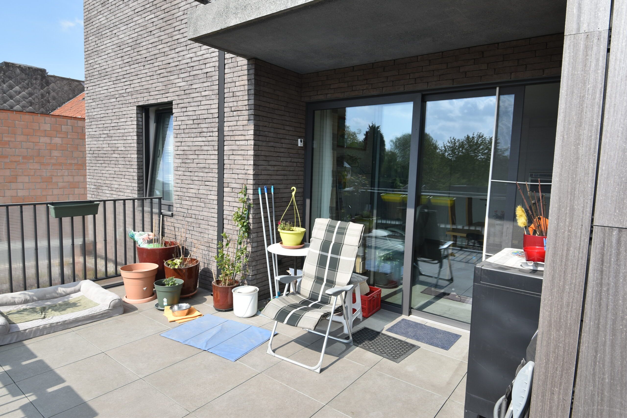 Recent 2-slaapkamerappartement met garage in hartje Nieuwkerken-Waas foto 17