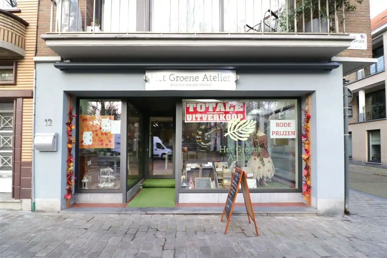 handelszaak met hoge zichtbaarheid en mooie etalage  foto 2