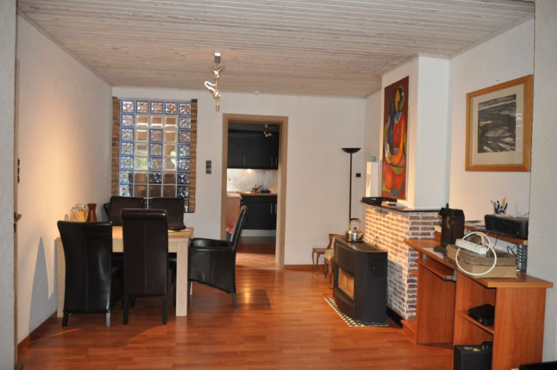 Charmante woning met 2 slaapkamers en ruime tuin. foto 2