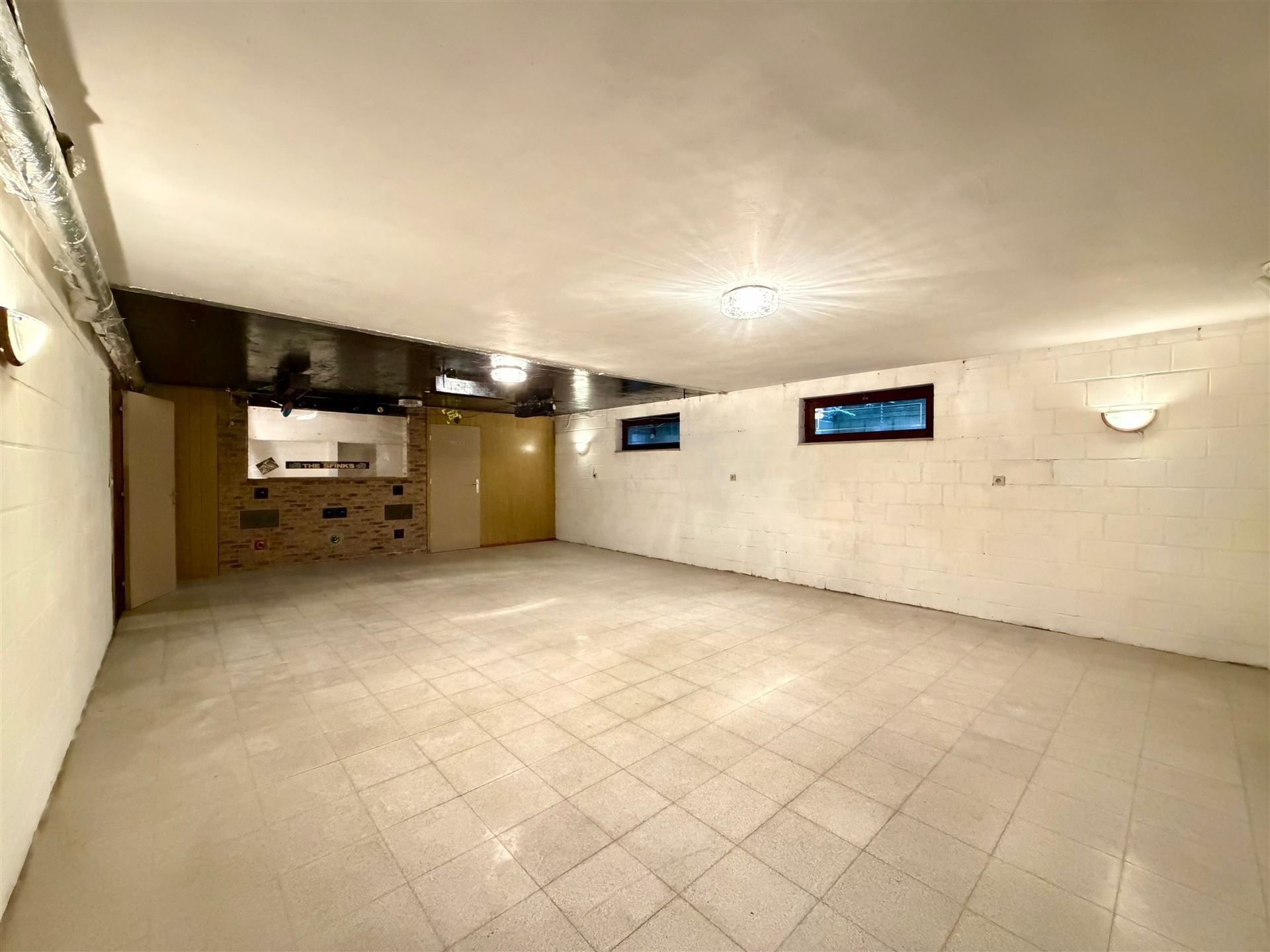 Zeer ruime villa (483 m²) op 16a48ca in Dilsen-Stokkem, goed onderhouden en vol potentieel om te transformeren tot uw hedendaagse droomwoning. foto 29