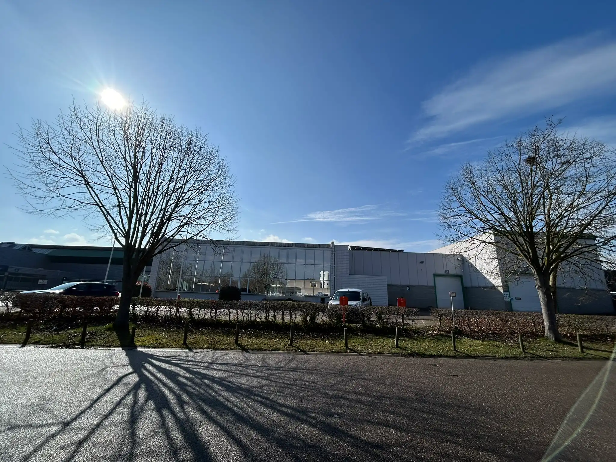 Uitstekend gelegen industrieel gebouw met kantoren op 272are foto 3