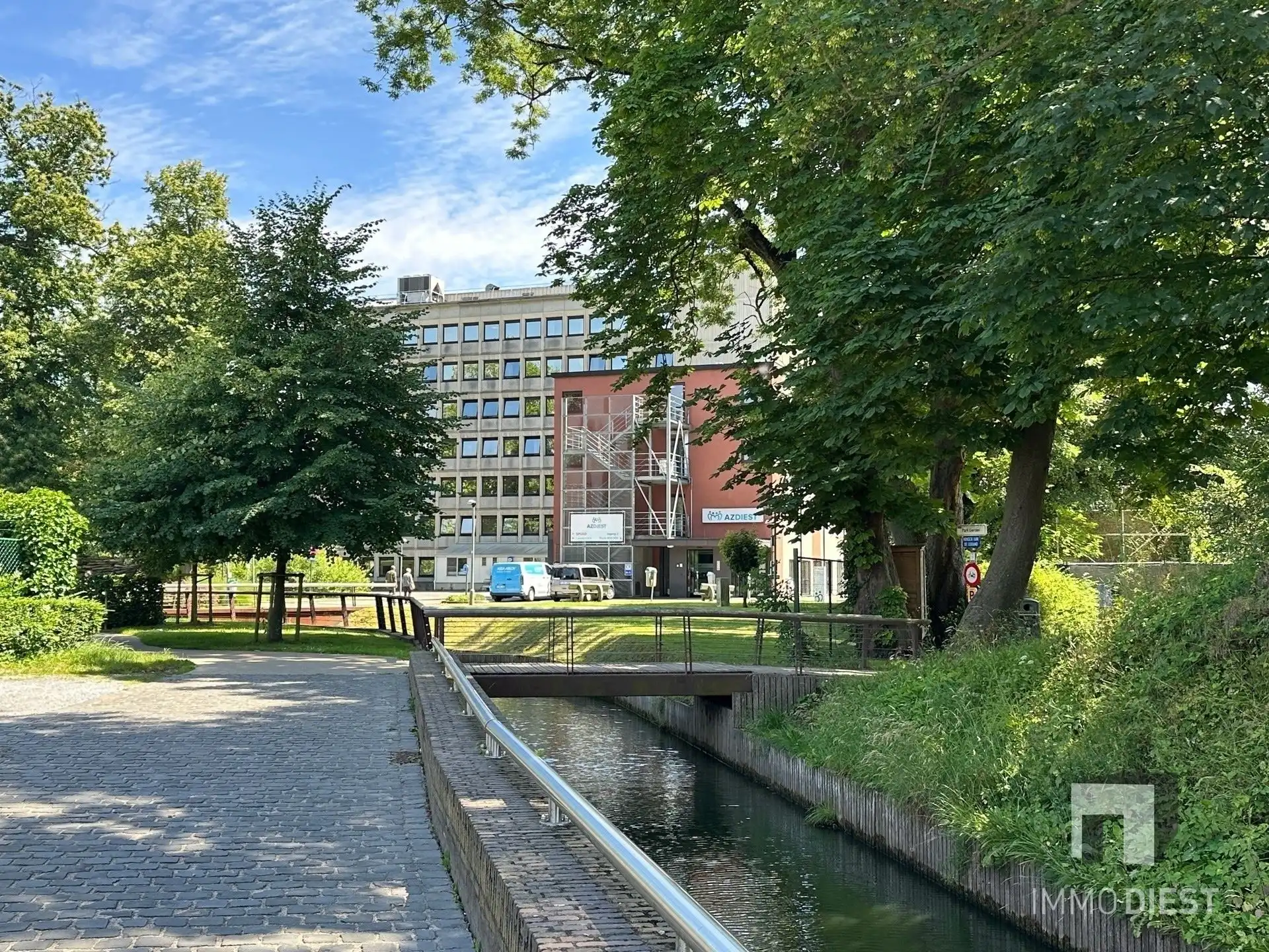 Energiezuinige woning met 3 slaapkamers, extra ingerichte leefruimte, zonnige stadstuin en garage in het centrum van Diest. foto 27