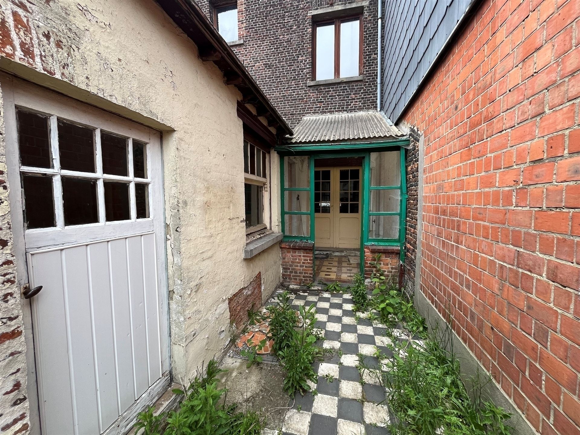 Totaal te renoveren gezinswoning met garage. foto 16