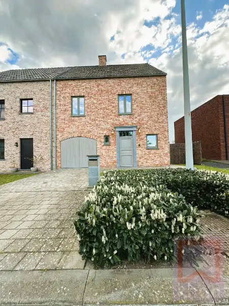 Halfopen bebouwing met 2 of 3 slaapkamers foto 2