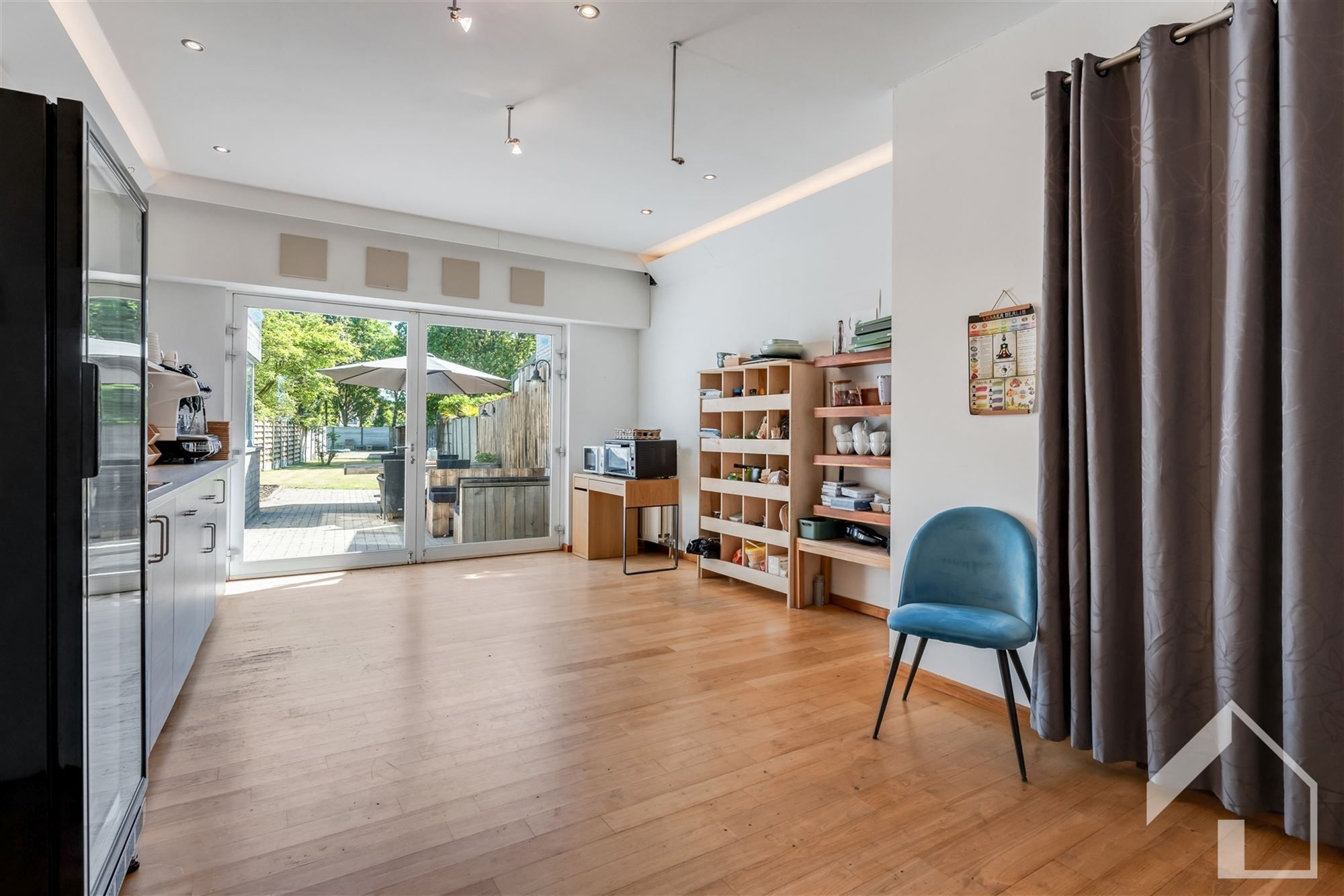 Polyvalente woning in het centrum van Broechem met mogelijkheid tot uitbating van een handelszaak (of vrij beroep) foto 4