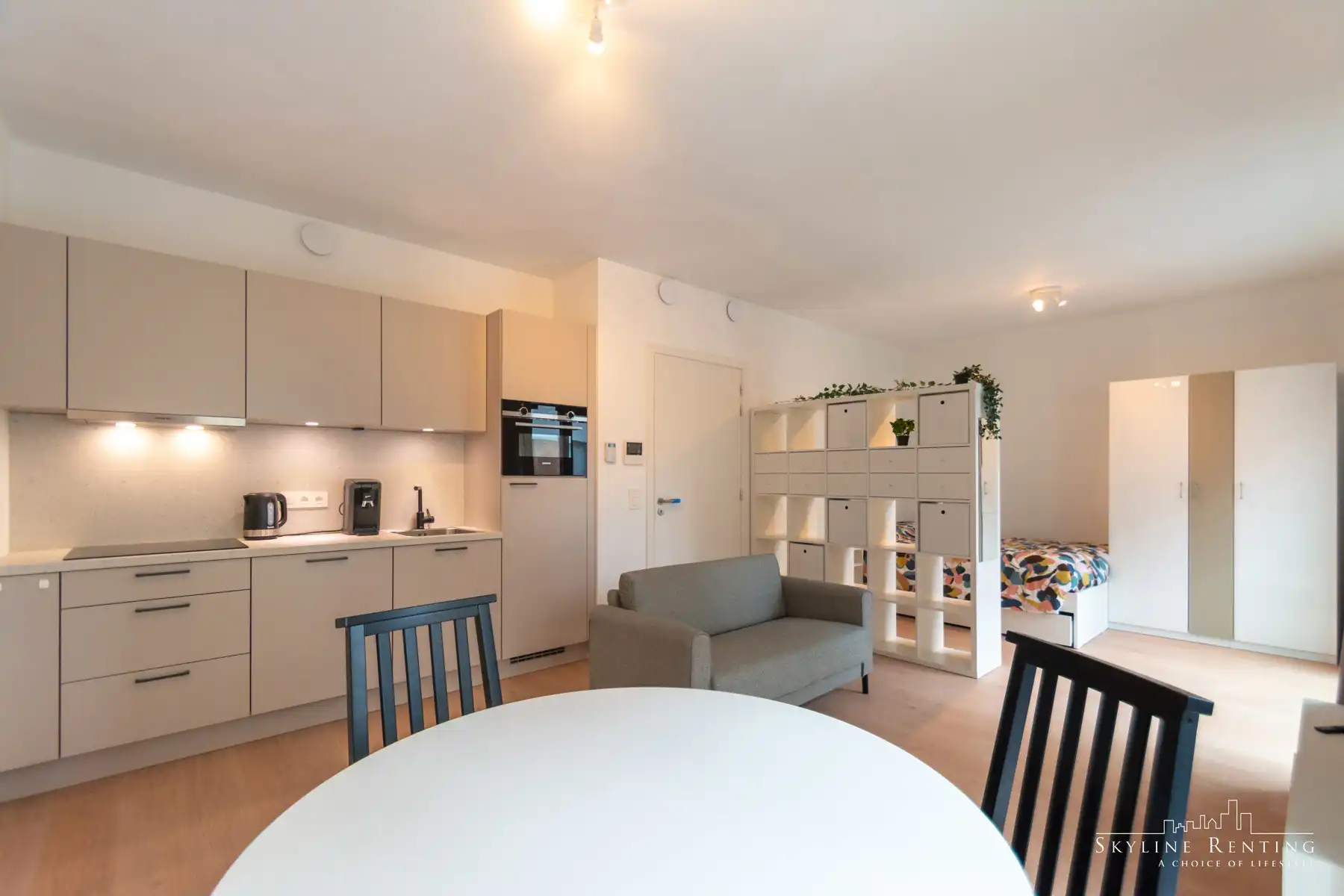Prachtig nieuwe gemeubelde studio foto 3