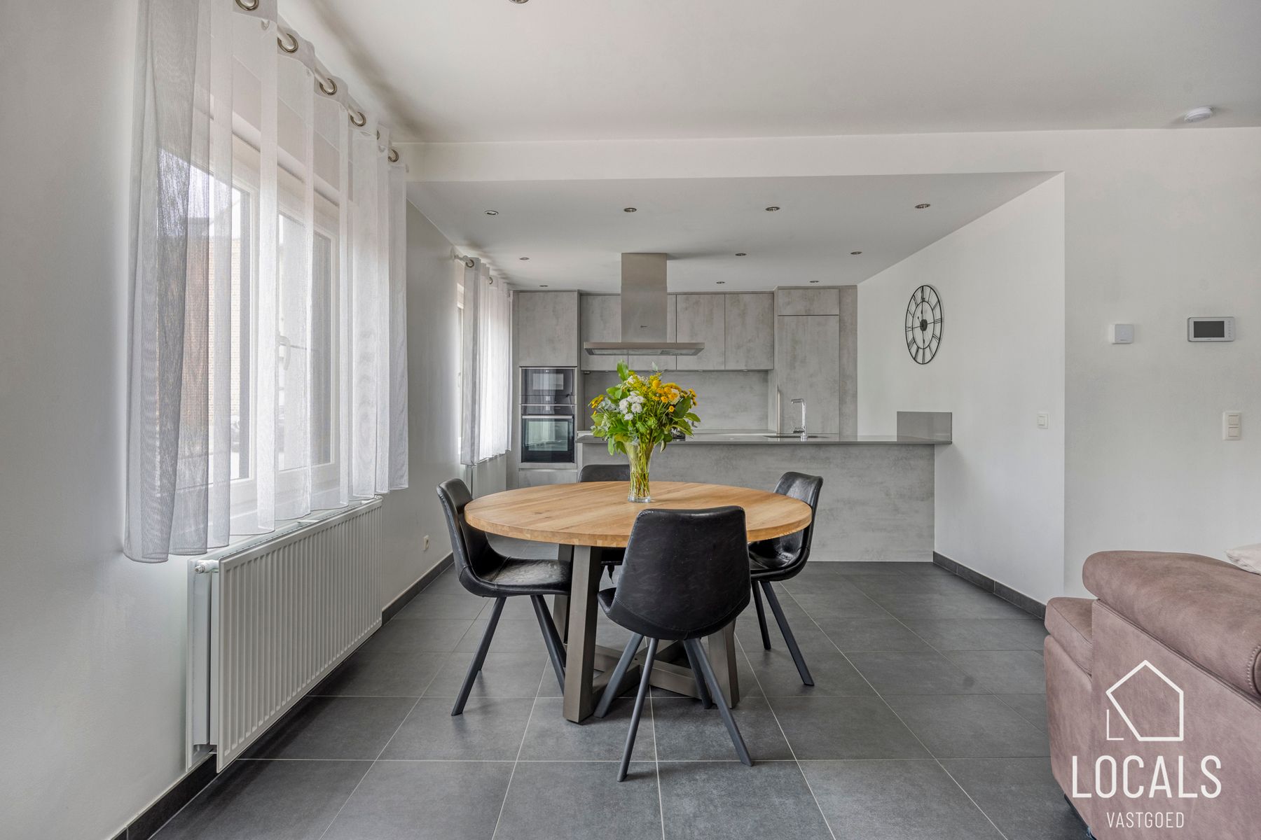 Instapklare gezinswoning te koop in hartje Denderleeuw foto 5