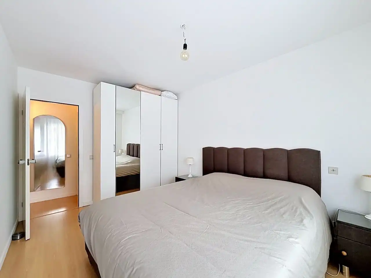 Verzorgd appartement met terras vooraan, gelegen op een boogscheut van de Zeedijk te Knokke foto 8