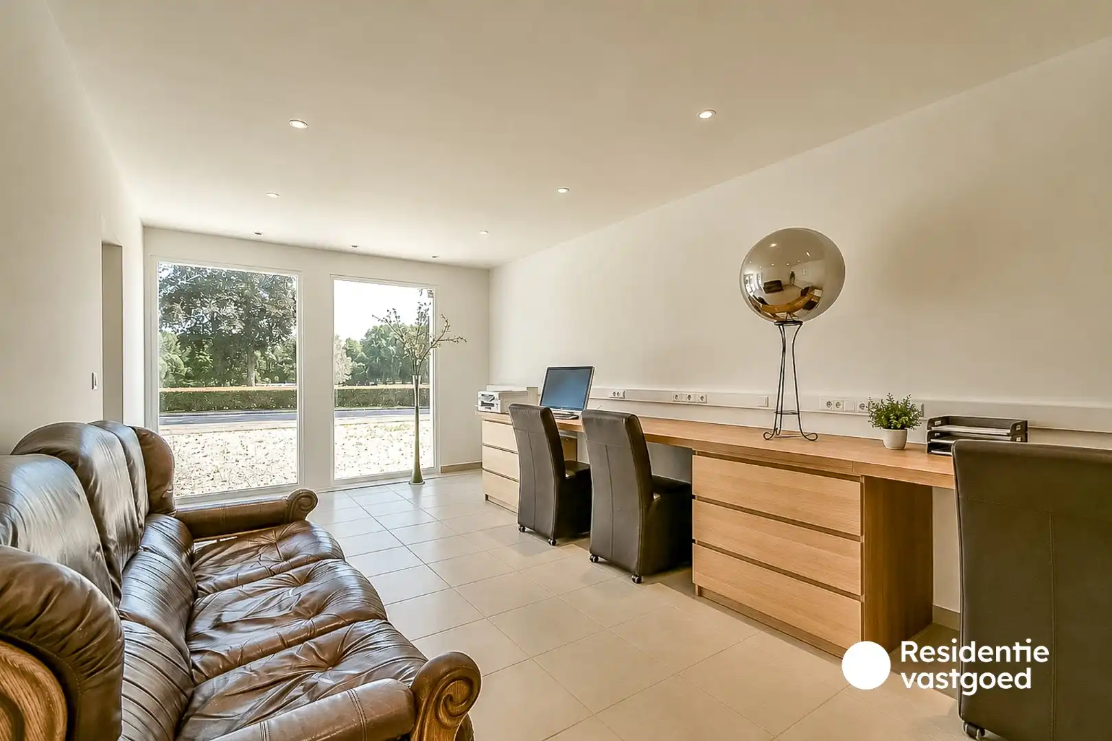 Verrassend ruime woning met unieke indeling en veel potentieel in Torhout! foto 3