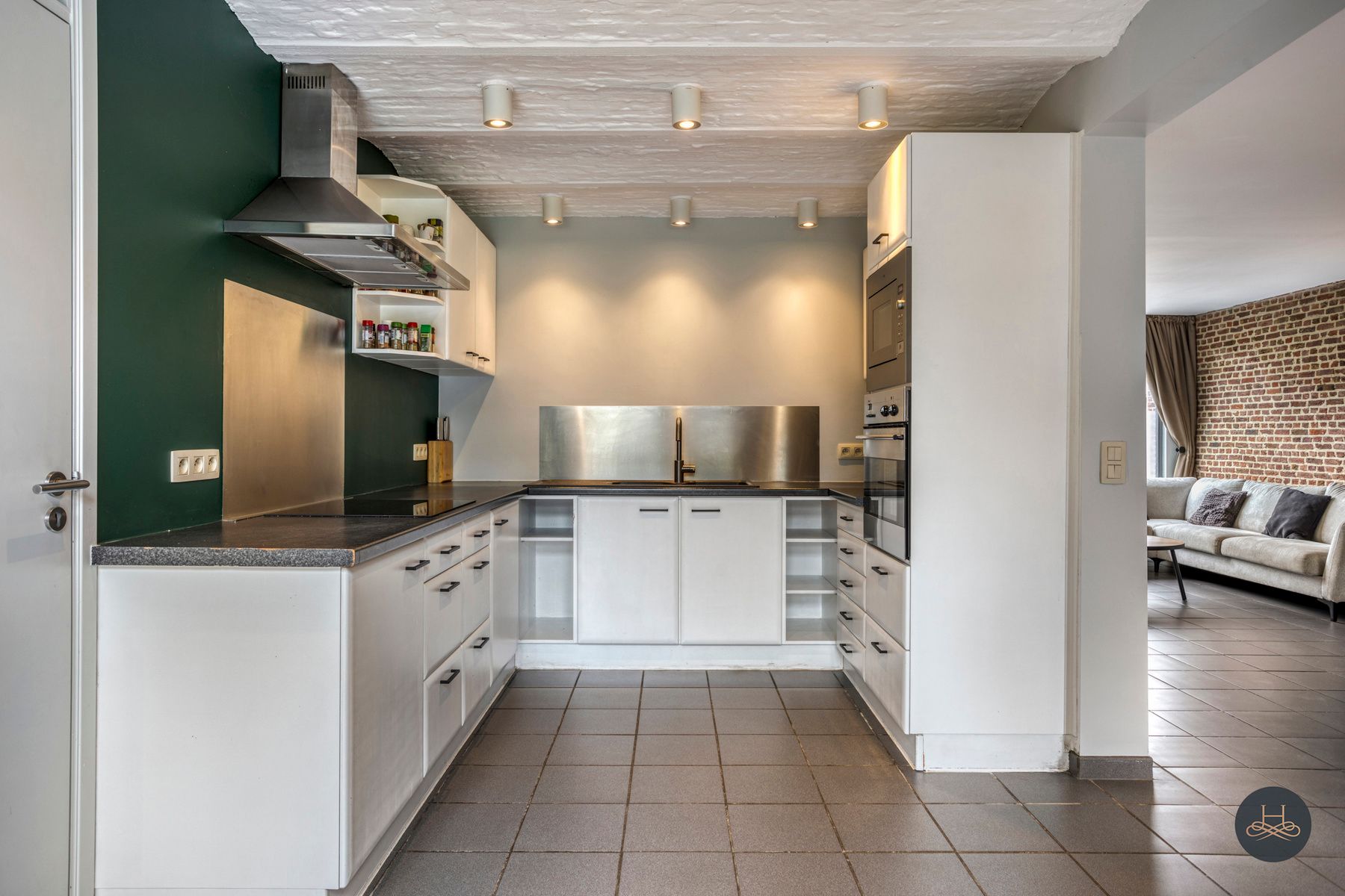 Charmante, gerenoveerde halfopen woning met grote tuin foto 16