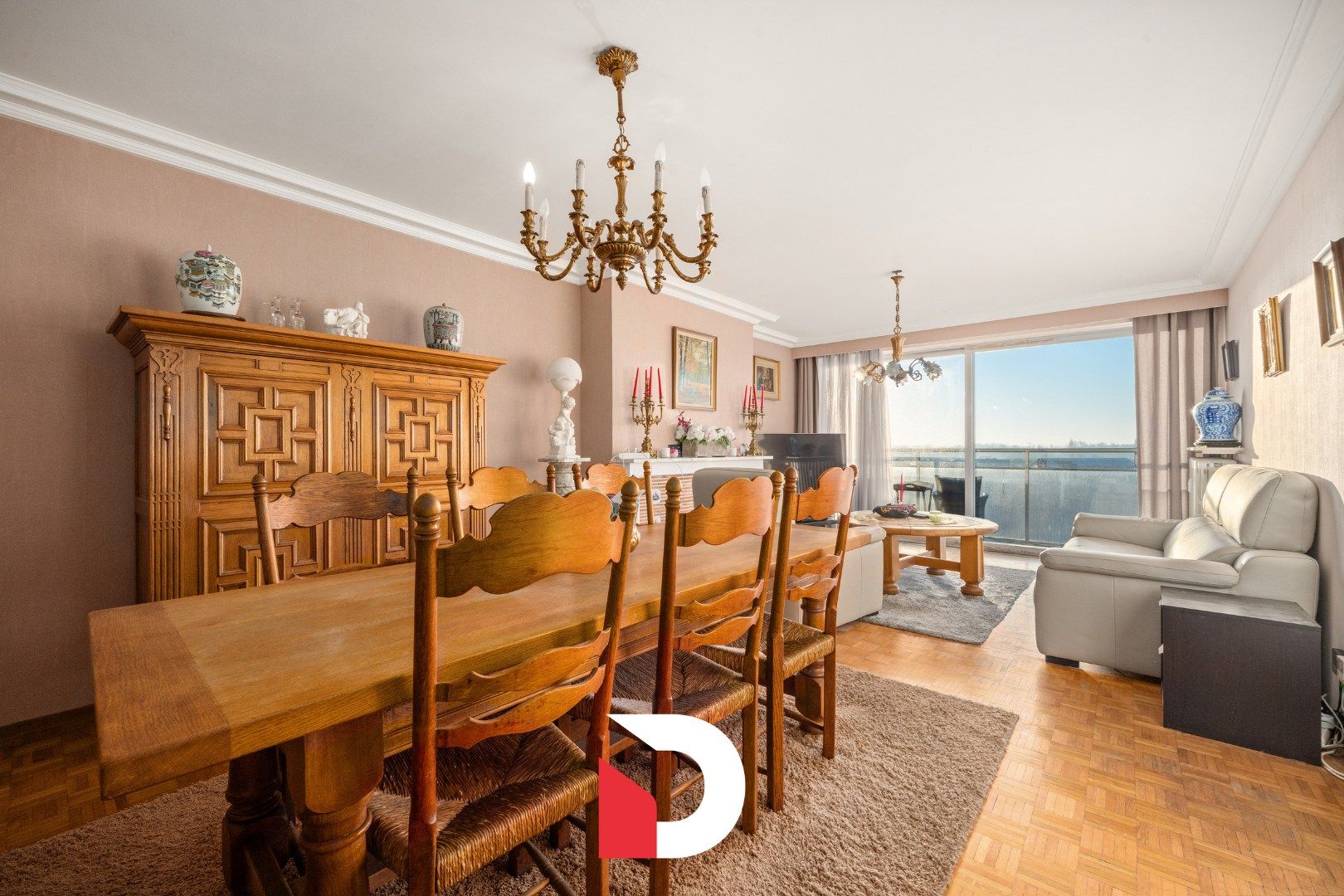 Aangenaam en lichtrijk app. op 6de verdiep met 2 slk.'ers op een toplocatie nabij het centrum van Brugge. foto 2