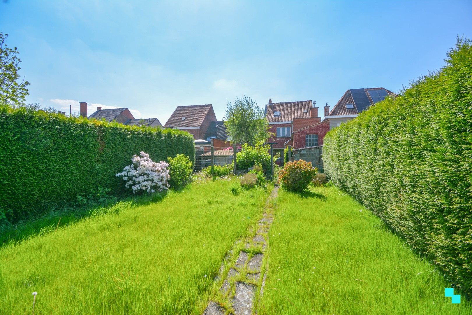 Lichtrijke, te renoveren eengezinswoning te Lendelede foto 28