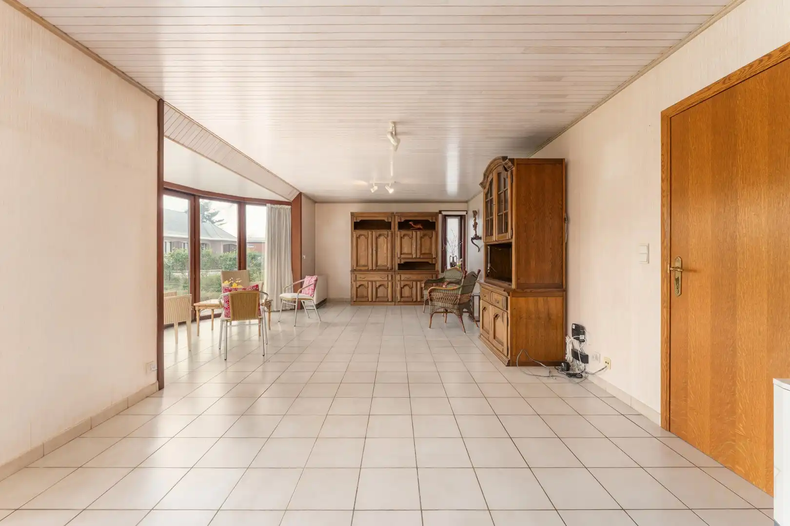 Vrijstaande woning met zonnige tuin en veel potentieel in rustige straat te Wevelgem foto 5