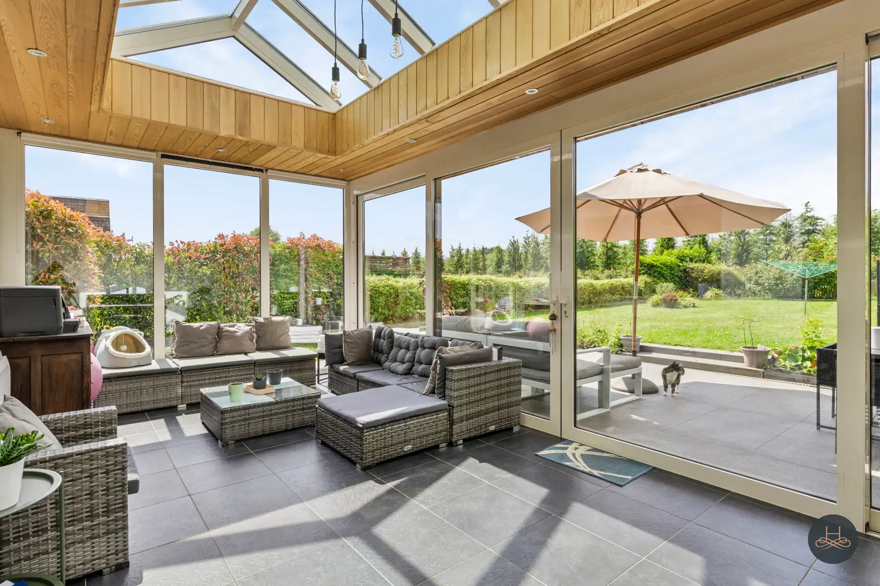 Leuke woning met grote tuin foto 10