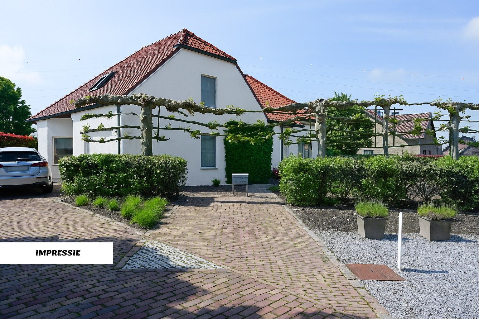 Luxueus afwerkt landhuis met 4 slaapkamers en mooi verzorgde tuin   foto 2